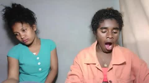 yolandrina05 online show from 10/08/25, 11:24