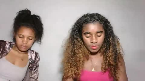 yolandrina05 online show from 10/15/25, 08:14