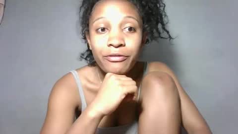 yolandrina05 online show from 10/15/25, 08:31