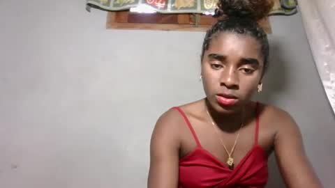 yolandrina05 online show from 10/28/25, 01:58