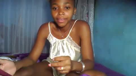 yolandrina90 online show from 09/29/25, 05:40