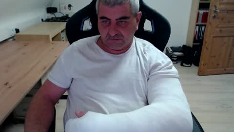 yoschi1976 online show from 11/30/25, 10:30