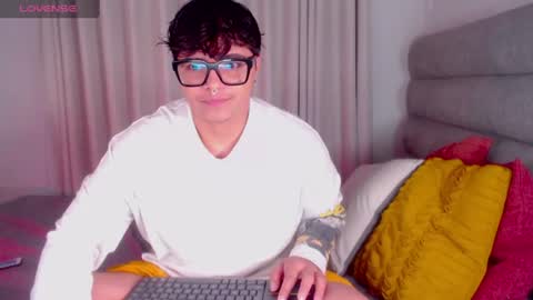 Snapshot of yossefmout chatting on 06/10/26, 10:47 Yossef online show from 06/10/26, 10:47
