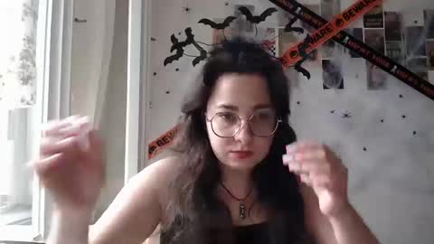 Aurora online show from 09/17/25, 10:28