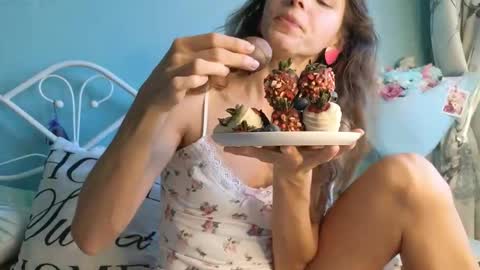 Liliya online show from 10/22/25, 11:43