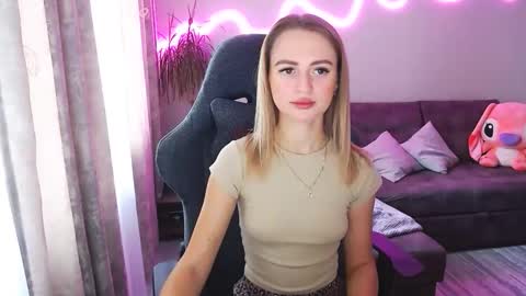 Bella online show from 10/22/25, 08:14