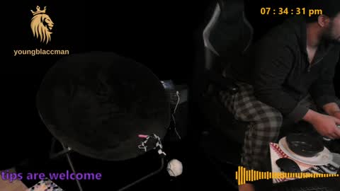 Snapshot of younblaccman6969 chatting on 01/10/25, 01:32 younblaccman6969 online show from 01/10/25, 01:32