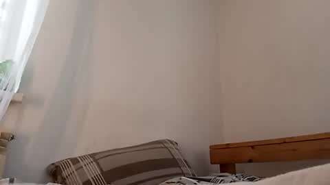 younh23wood online show from 06/17/26, 05:32
