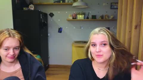 Anna and Luna online show from 05/25/26, 06:25