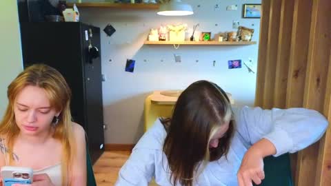 Anna and Luna online show from 06/02/26, 05:26