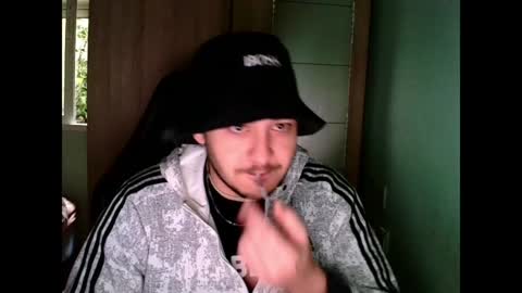 Snapshot of younromki chatting on 12/29/24, 01:28 A... online show from 12/29/24, 01:28