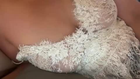 Snapshot of youownmee chatting on 05/30/26, 03:31 Bellas Breasts online show from 05/30/26, 03:31