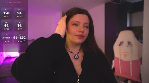 Julia Please Thumbs up me   online show from 02/07/26, 04:49