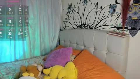 Snapshot of your_beck chatting on 10/13/25, 05:18 mia3 online show from 10/13/25, 05:18