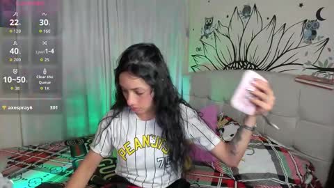 Snapshot of your_beck chatting on 10/23/25, 05:29 mia3 online show from 10/23/25, 05:29