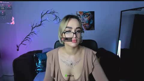 your bunny12 online show from 11/11/25, 09:42