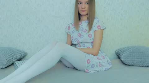 Snapshot of your_caramelka chatting on 01/06/25, 04:47 Lily online show from 01/06/25, 04:47