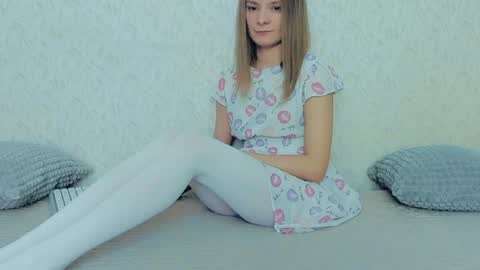 Snapshot of your_caramelka chatting on 01/08/25, 10:37 Lily online show from 01/08/25, 10:37