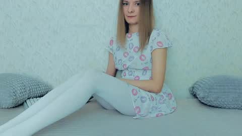 Snapshot of your_caramelka chatting on 01/11/25, 04:48 Lily online show from 01/11/25, 04:48