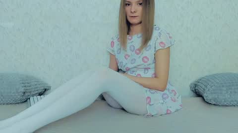 Snapshot of your_caramelka chatting on 01/12/25, 11:17 Lily online show from 01/12/25, 11:17