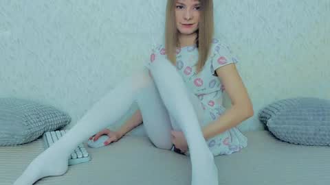 Snapshot of your_caramelka chatting on 01/22/25, 05:05 Lily online show from 01/22/25, 05:05