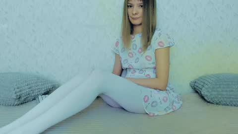 Snapshot of your_caramelka chatting on 02/04/25, 11:27 Lily online show from 02/04/25, 11:27