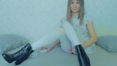 Snapshot of your_caramelka chatting on 02/09/25, 08:11 Lily online show from 02/09/25, 08:11