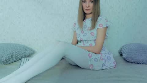 Snapshot of your_caramelka chatting on 02/10/25, 05:47 Lily online show from 02/10/25, 05:47