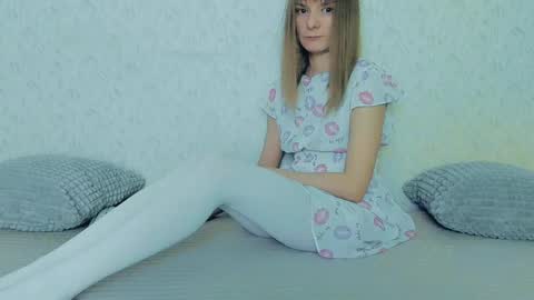 Snapshot of your_caramelka chatting on 03/03/25, 11:33 Lily online show from 03/03/25, 11:33