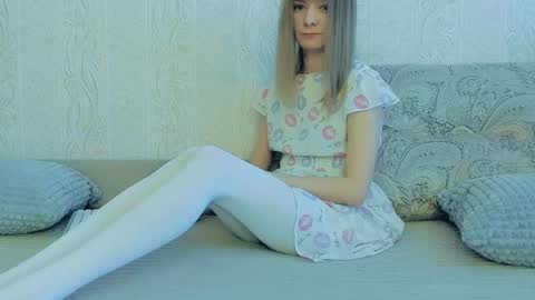 Snapshot of your_caramelka chatting on 03/09/25, 03:43 Lily online show from 03/09/25, 03:43