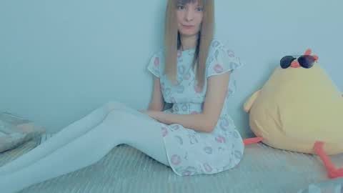 Snapshot of your_caramelka chatting on 10/09/25, 03:37 Lily online show from 10/09/25, 03:37