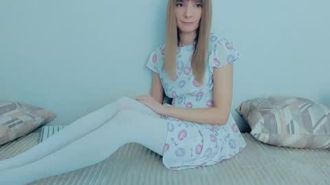 Snapshot of your_caramelka chatting on 10/15/25, 06:46 Lily online show from 10/15/25, 06:46
