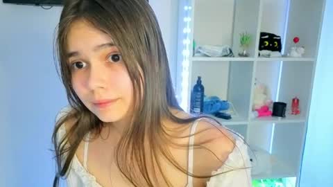 Julia Next stream  online show from 05/15/26, 06:04