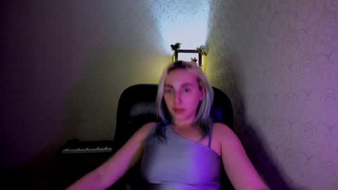 Snapshot of your_godesses chatting on 12/19/24, 06:56 Cora online show from 12/19/24, 06:56