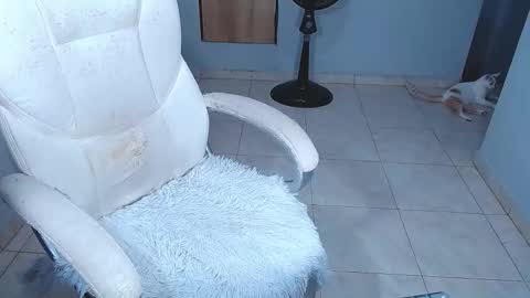 your_latin_girl online show from 02/15/26, 07:10