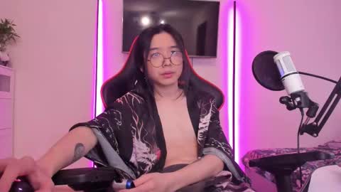 Snapshot of your_little_twink chatting on 11/28/25, 10:07 Han online show from 11/28/25, 10:07