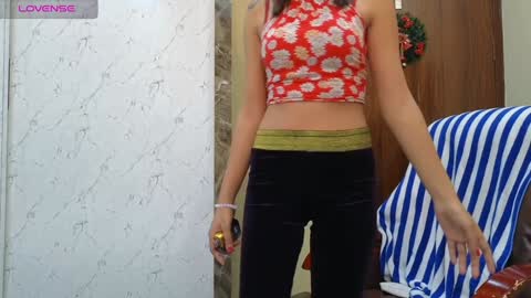 Snapshot of your_priya_77 chatting on 01/12/25, 05:33 sonam online show from 01/12/25, 05:33