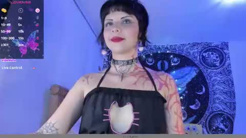 Snapshot of your_rosenrot chatting on 07/04/26, 11:44 Daniela Help me reach 100 likes online show from 07/04/26, 11:44