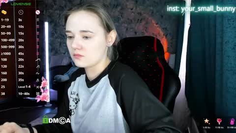 Molly online show from 04/17/26, 02:25