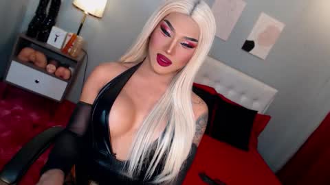 TRICXIEBELLE online show from 11/10/25, 08:30