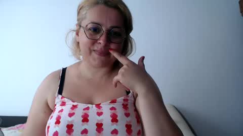 Snapshot of your_victoria chatting on 06/27/26, 03:17 Your Victoria online show from 06/27/26, 03:17