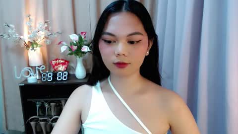 Snapshot of yourangelictransgirl chatting on 09/21/25, 01:02 Hi its me Yna online show from 09/21/25, 01:02