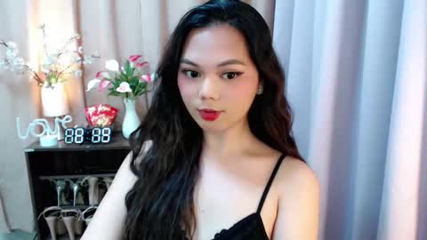 Snapshot of yourangelictransgirl chatting on 09/23/25, 12:19 Hi its me Yna online show from 09/23/25, 12:19