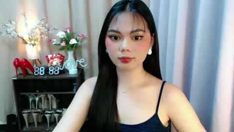 Snapshot of yourangelictransgirl chatting on 10/17/25, 12:41 Hi its me Yna online show from 10/17/25, 12:41
