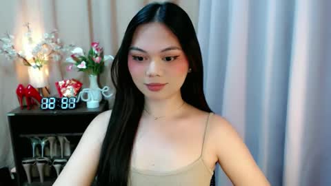 Snapshot of yourangelictransgirl chatting on 10/20/25, 04:51 Hi its me Yna online show from 10/20/25, 04:51