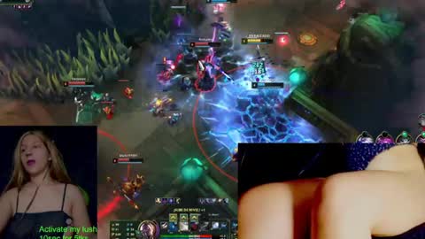 Snapshot of yourbadgoddess chatting on 05/19/26, 01:33 Val Honey online show from 05/19/26, 01:33