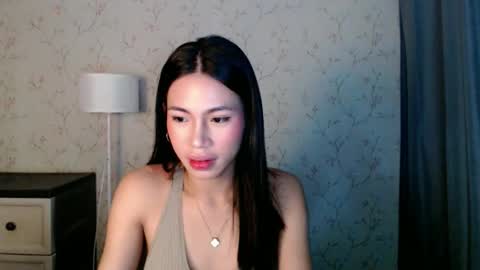 Snapshot of yourdreamgirlgwen chatting on 05/17/26, 05:31 GWENI online show from 05/17/26, 05:31