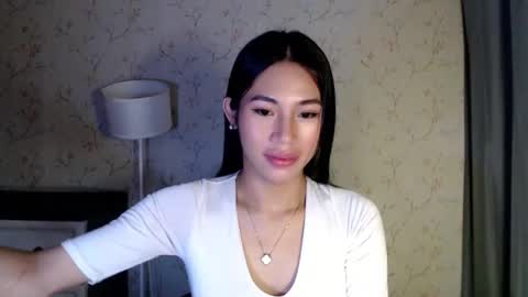 Snapshot of yourdreamgirlgwen chatting on 06/03/26, 06:13 GWENI online show from 06/03/26, 06:13