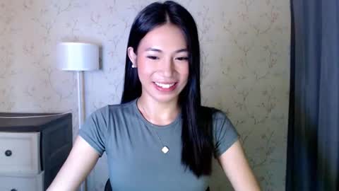 Snapshot of yourdreamgirlgwen chatting on 06/07/26, 08:01 GWENI online show from 06/07/26, 08:01