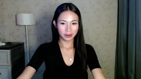Snapshot of yourdreamgirlgwen chatting on 06/19/26, 07:01 GWENI online show from 06/19/26, 07:01